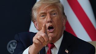 US-Präsident Donald Trump gratuliert der AfD zu ihrem Wahlsieg in Sachsen-Anhalt. (Archivfoto) US-Präsident Donald Trump gratuliert der AfD zu ihrem Wahlsieg in Sachsen-Anhalt. (Archivfoto)