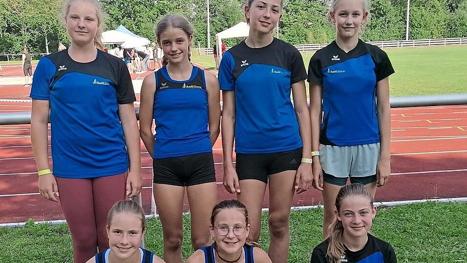 Die erfolgreichen Athletinnen bei der Niederbayerischen Meisterschaft: Mailin Meier (vorne v.l.), Mariella Huber, Franziska Weixlgartner sowie Marie Ogniwek (hinten v.l.), Verena Lukes, Amelie Albrecht und Johanna Huber.