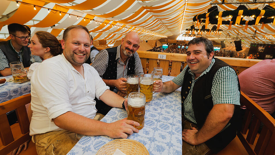 Die Partybilder vom Dienstag, 13. August 2024, aus dem Festzelt Nothaft. Die Partybilder vom Dienstag, 13. August 2024, aus dem Festzelt Nothaft.