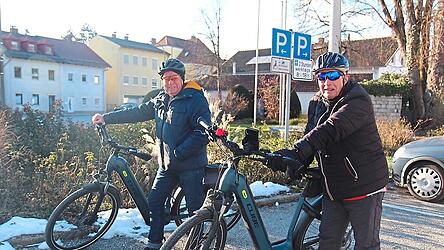 'Ich hoffe, dass ich so aktiv bleibe wie der Hanni', sagt Anton Blieninger (links). Er und Hans-Josef Ersfeld treffen sich, um zusammen zu radeln. Beide sind sich einig: Sie wollen fahren, solange es geht.