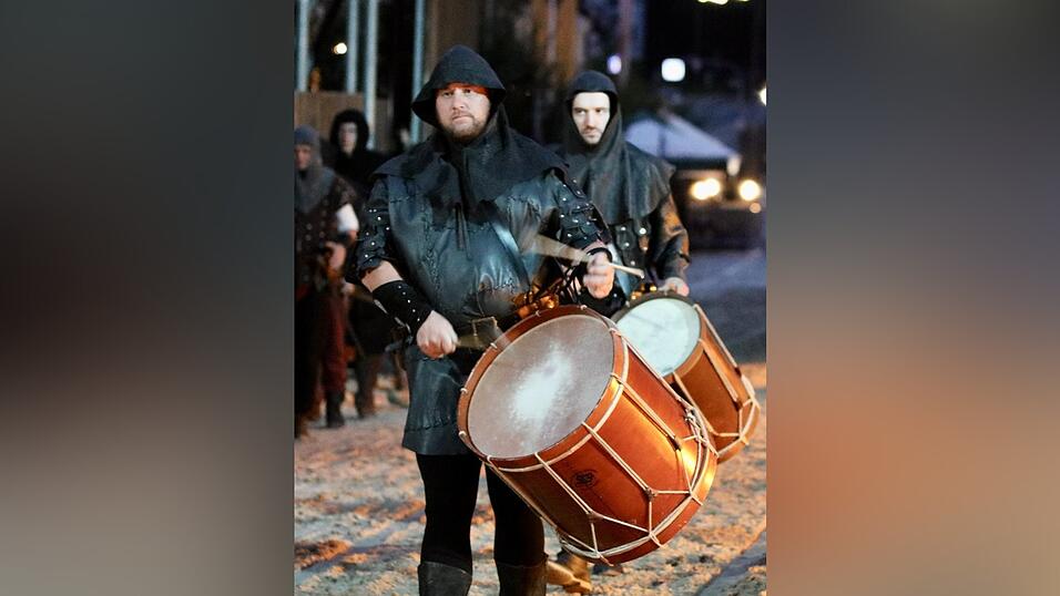 Eindr&uuml;cke von der Gruppe 'blau', die am Freitagabend die Drachenstich-Premiere gespielt hat.
