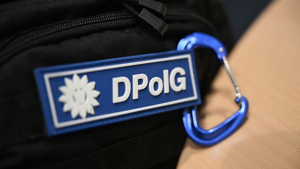 Fenster am Geb&auml;ude der Deutschen Polizeigewerkschaft wurden eingeschlagen. (Symbolbild)