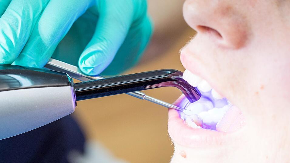 Seit 1. Januar müssen Zahnärzte und Patienten auf Amalgam-Füllungen verzichten.