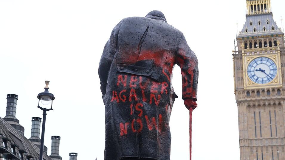 Am fr&uuml;hen Morgen wurde die ber&uuml;hmte Statue beschmiert.