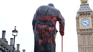 Am fr&uuml;hen Morgen wurde die ber&uuml;hmte Statue beschmiert.