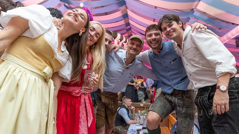 Die Partybilder vom Samstag, 8. August, aus dem Festzelt Wenisch. Die Partybilder vom Samstag, 8. August, aus dem Festzelt Wenisch.