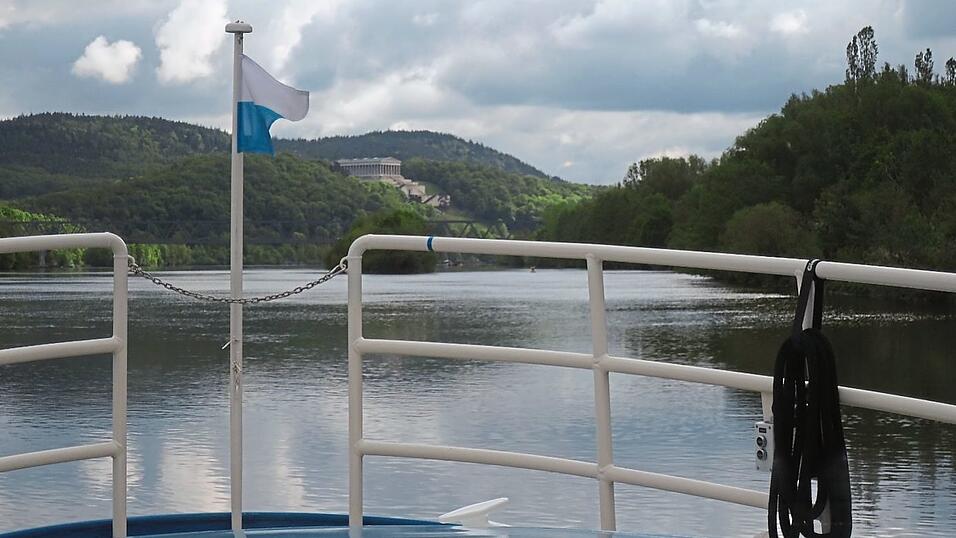 Wer diese Aussicht auf Walhalla und Donautal dienstlich genießen will.... Wer diese Aussicht auf Walhalla und Donautal dienstlich genießen will....