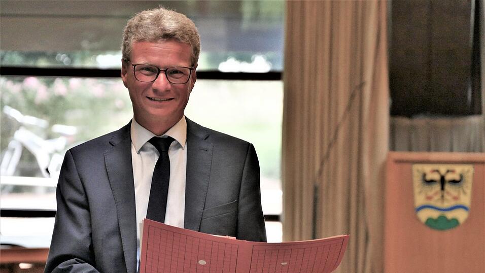 Bernd Sibler mit seinem Terminplan der kommenden Wochen: Er ist bis oben hin gefüllt. Bernd Sibler mit seinem Terminplan der kommenden Wochen: Er ist bis oben hin gefüllt.