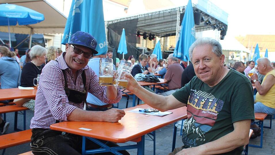 Viele Landshuter genossen ihren Freitagabend auf dem Bismarckplatzfest.