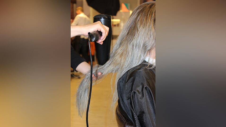 W&auml;hrend des Trocknens wird das Ergebnis immer deutlicher.