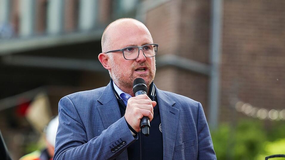 In Duisburg muss sich der amtierende Oberbürgermeister Sören Link in der Stichwahl einem AfD-Herausforderer stellen. (Archivbild)