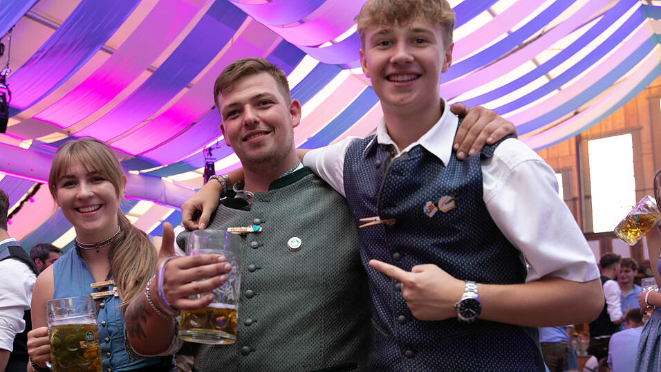 Die Partybilder vom Montag, 11. August, aus dem Festzelt Wenisch. Die Partybilder vom Montag, 11. August, aus dem Festzelt Wenisch.