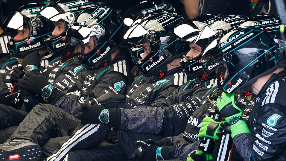Die Mercedes-Crew h&auml;tte wohl gern auf die Zwangspause verzichtet.