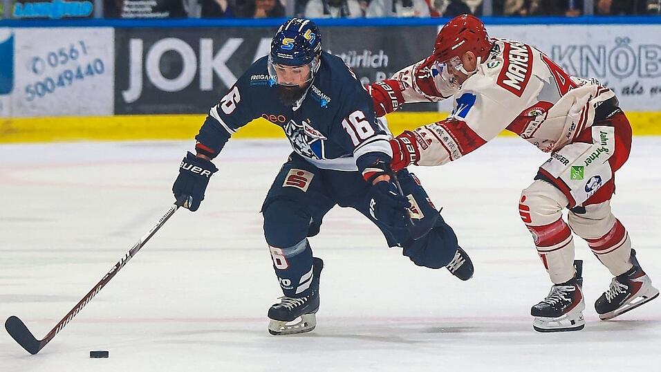 Kaum Zugriff: Der EV Landshut um Jakob Mayenschein (rechts) hat sich bei den Kassel Huskies sehr schwer getan und den starken Sturm der Hessen kaum stoppen k&ouml;nnen.