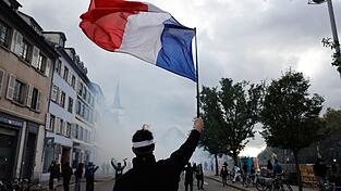 Seit Wochen gehen die Menschen in Frankreich f&uuml;r bessere Bildung und gegen die hohen Lebenshaltungskosten auf die Stra&szlig;e.