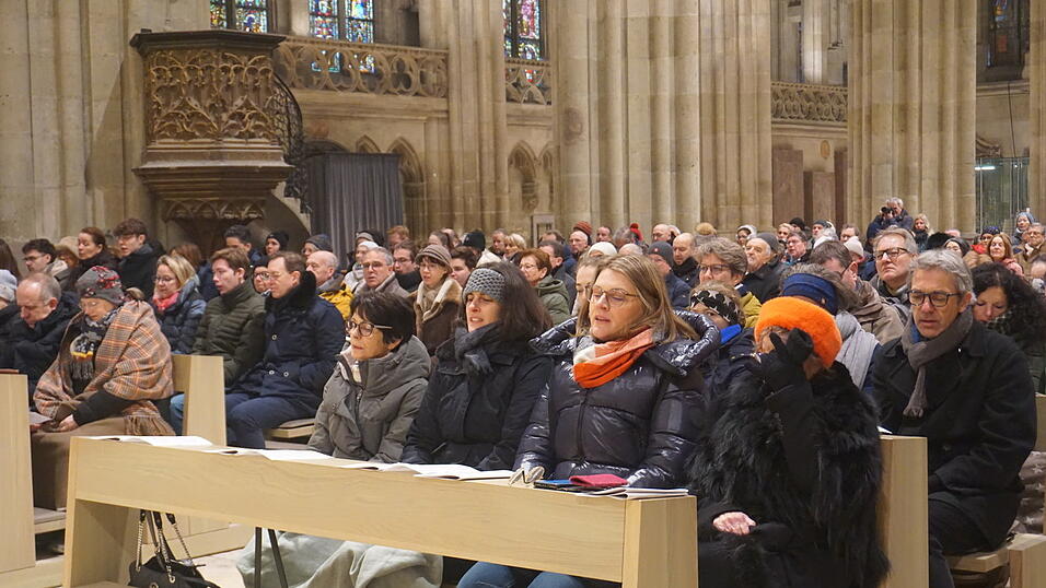 Zahlreiche Gl&auml;ubige besuchten die Messen.