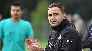 Chams Trainer Faruk Maloku kann sich über den Sieg seines Teams freuen. Chams Trainer Faruk Maloku kann sich über den Sieg seines Teams freuen.