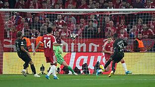 Das 1:0 f&uuml;r Paris: Der Ex-Dortmunder Ousmane Dembele (r) trifft in M&uuml;nchen.