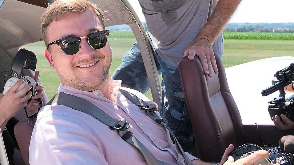 Bürgermeister Valentin Walk bei seinem ersten Rundflug über Dingolfing. Bürgermeister Valentin Walk bei seinem ersten Rundflug über Dingolfing.