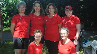 Freuten sich über ihre guten Ergebnisse: Octavia-Ingeborg Ispan (v.l.), Brigitte Wallstabe-Watermann, Pia Stern (kniend) Steffi Würzinger, Nicola Plößner (kniend) und Christina Kammerer.