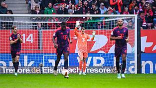 Patzte beim 0:1 gegen Augsburg: Bayern-Torwart Manuel Neuer Patzte beim 0:1 gegen Augsburg: Bayern-Torwart Manuel Neuer