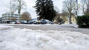Wegen des Winterwetters m&uuml;ssen sich die Menschen in Teilen Deutschlands am Mittwochmorgen auf glatte Stra&szlig;en einstellen.