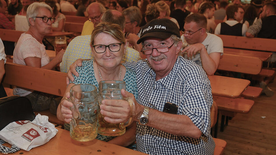Die Partybilder vom Dienstag, 15. August 2023, aus dem Festzelt Nothaft. Die Partybilder vom Dienstag, 15. August 2023, aus dem Festzelt Nothaft.