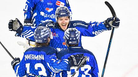 In seiner achten Saison bei den Straubing Tigers entwickelt der bisher eher f&uuml;r seine Defensivst&auml;rke gesch&auml;tzte Tim Brunnhuber (M.) auch Offensivqualit&auml;ten.