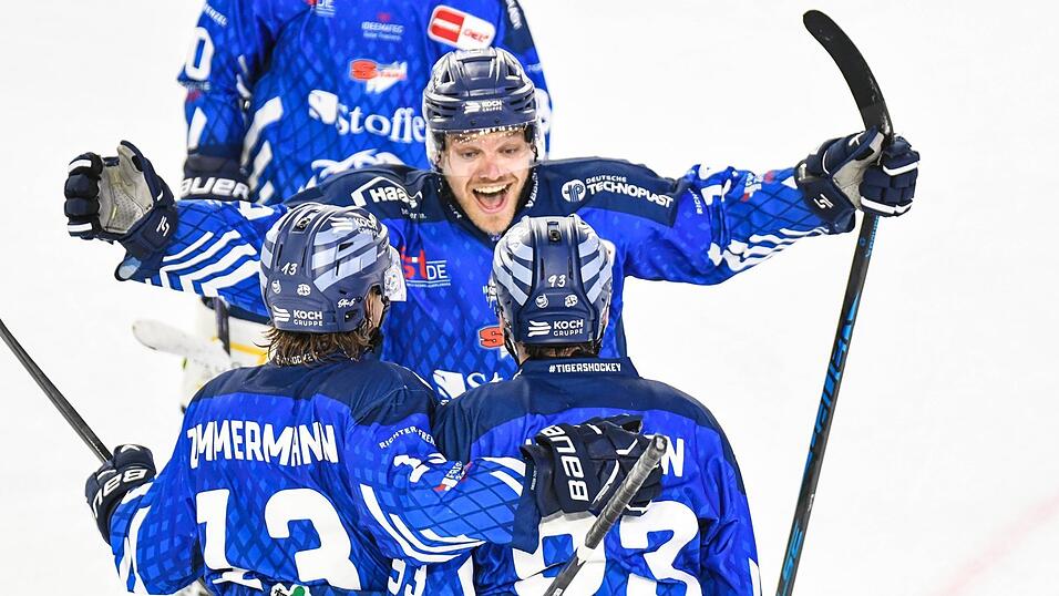 In seiner achten Saison bei den Straubing Tigers entwickelt der bisher eher für seine Defensivstärke geschätzte Tim Brunnhuber (M.) auch Offensivqualitäten. In seiner achten Saison bei den Straubing Tigers entwickelt der bisher eher für seine Defensivstärke geschätzte Tim Brunnhuber (M.) auch Offensivqualitäten.