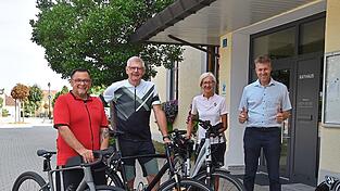 Die besten Stadtradler wurden von B&uuml;rgermeister Anton Sporrer (r.) geehrt.