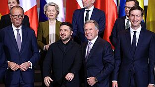 Das Ringen um ein mögliches Ende des Ukraine-Kriegs soll laut Berichten demnächst mit Gesprächen in Miami weitergehen. (Archiv) Das Ringen um ein mögliches Ende des Ukraine-Kriegs soll laut Berichten demnächst mit Gesprächen in Miami weitergehen. (Archiv)