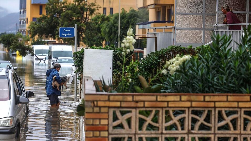 Zeitweise galt in Valencia und auch auf Mallorca Alarmstufe Rot. Zeitweise galt in Valencia und auch auf Mallorca Alarmstufe Rot.