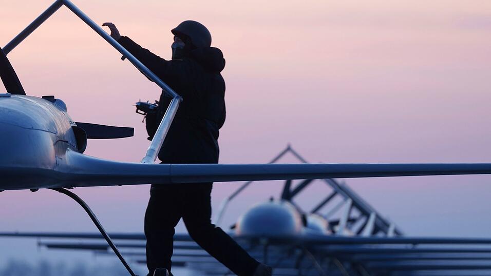 Die Ukraine verteidigt sich durch Angriffe auf Energieanlagen im russischen Hinterland. (Archivbild) Die Ukraine verteidigt sich durch Angriffe auf Energieanlagen im russischen Hinterland. (Archivbild)