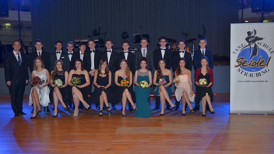 Die Bilder vom Abschlussball der Tanzschule Seidel in der Fraunhofer-Halle am 28. November. Die Bilder vom Abschlussball der Tanzschule Seidel in der Fraunhofer-Halle am 28. November.