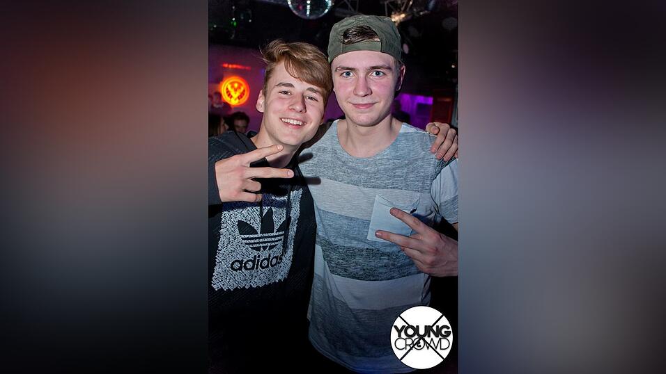 Bei der 'Young & Crowd'-Veranstaltung in der Diskothek Onyx wurde am Freitag ausgelassen gefeiert. Bei der 'Young & Crowd'-Veranstaltung in der Diskothek Onyx wurde am Freitag ausgelassen gefeiert.