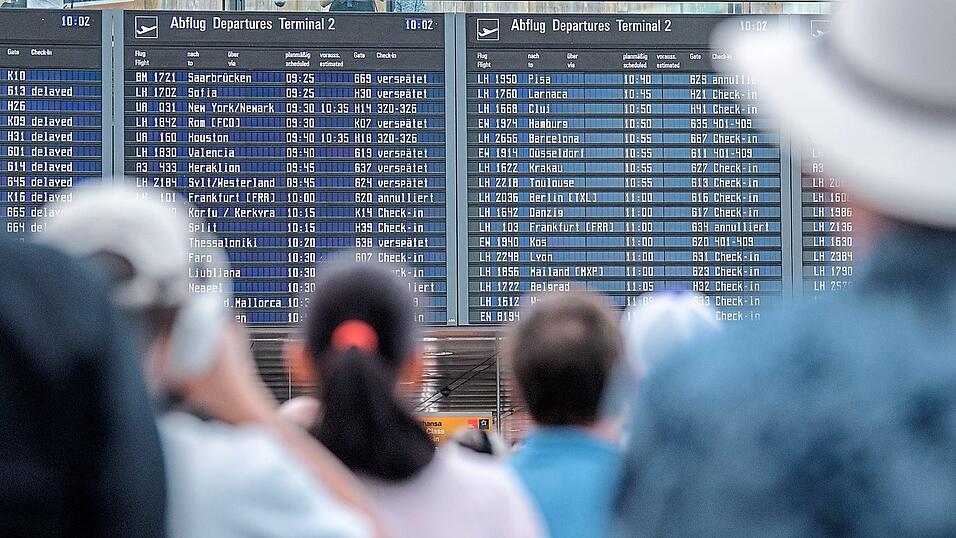 Wenn man flexibel ist und Angebote vergleicht, lassen sich viele Euros bei Reisen sparen. Wenn man flexibel ist und Angebote vergleicht, lassen sich viele Euros bei Reisen sparen.