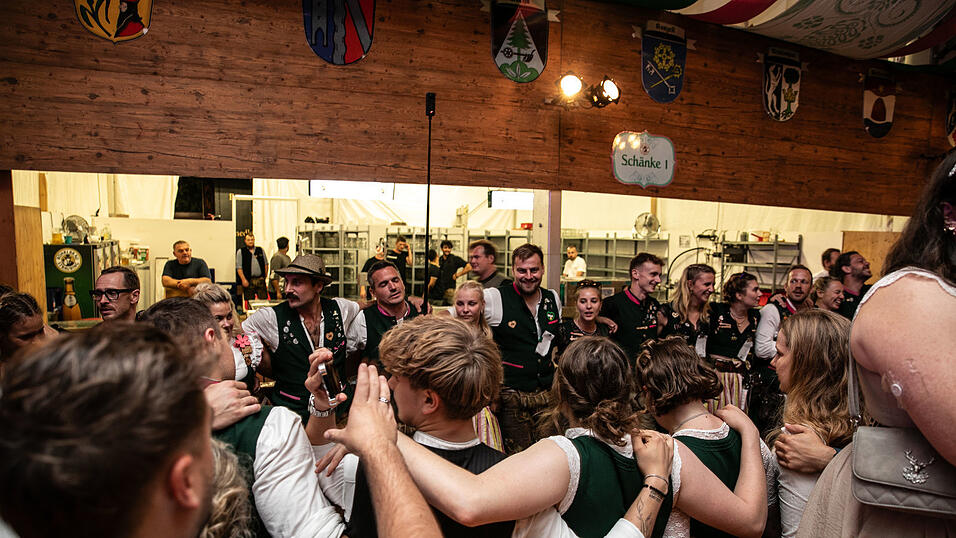 Die Partybilder vom Sonntag, 17. August, aus dem Festzelt Weckmann. Die Partybilder vom Sonntag, 17. August, aus dem Festzelt Weckmann.