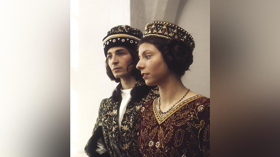 Das 40. Brautpaar der Landshuter Hochzeit wurde am Montag vorgestellt. Damit reiht es sich in eine Schar illustrer Paare ein. Eines von ihnen hat sogar geheiratet.