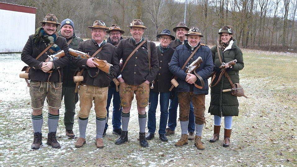 Die B&ouml;llersch&uuml;tzen gaben den Startschuss.