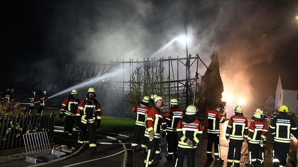 In Wildenberg im Kreis Kelheim brannte eine Lagerhalle. In Wildenberg im Kreis Kelheim brannte eine Lagerhalle.