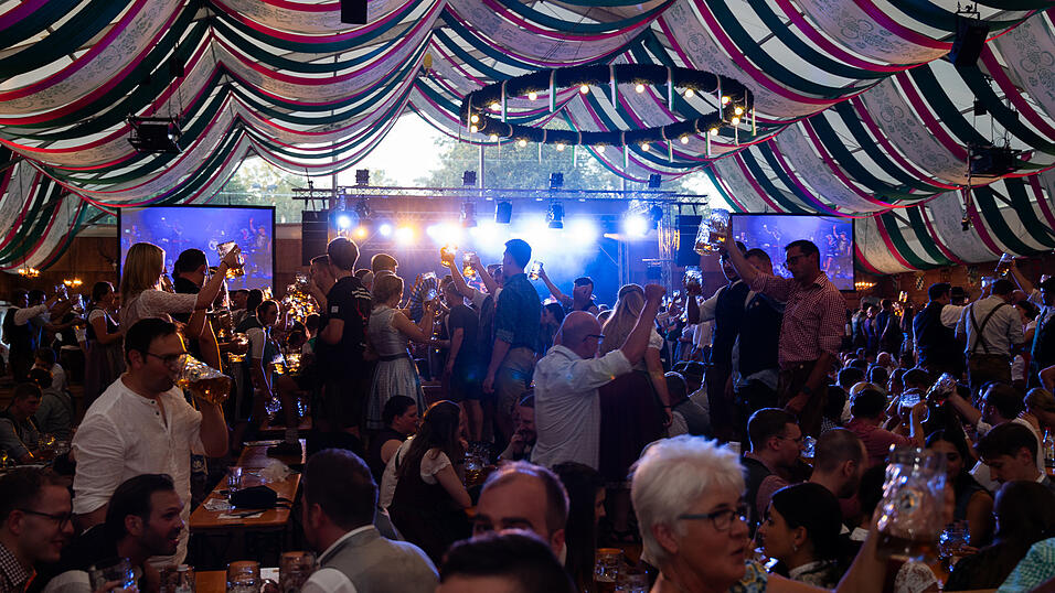 Die Partybilder vom Freitag, 18. August 2023, aus dem Festzelt Weckmann.