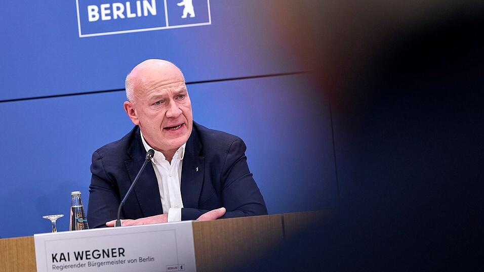 Berlins Regierender B&uuml;rgermeister Kai Wegner (CDU) war am ersten Tag des Stromausfalls nicht vor Ort im Bezirk Steglitz-Zehlendorf. (Archivbild)
