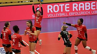 Kollektive Freude (von links): Julia Brandhuber, Jeannette Huskic, Cayetana Lopez Rey, Jenni Liu, Libera Emely Brodowski und Crystal Burk sind mit viel Tempo und einem hochverdienten 'Dreier' im Saarland bestens aus der Weihnachtspause gekommen. Kollektive Freude (von links): Julia Brandhuber, Jeannette Huskic, Cayetana Lopez Rey, Jenni Liu, Libera Emely Brodowski und Crystal Burk sind mit viel Tempo und einem hochverdienten 'Dreier' im Saarland bestens aus der Weihnachtspause gekommen.