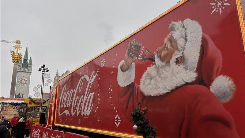 Der Coca-Cola-Truck steht am Theresienplatz. Der Coca-Cola-Truck steht am Theresienplatz.