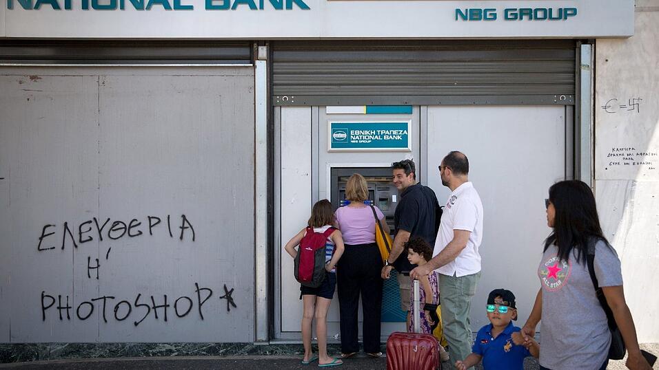 Ohne kräftige Finanzspritze kaum überlebensfähig: große griechische Geldhäuser wie die National Bank. Ohne kräftige Finanzspritze kaum überlebensfähig: große griechische Geldhäuser wie die National Bank.