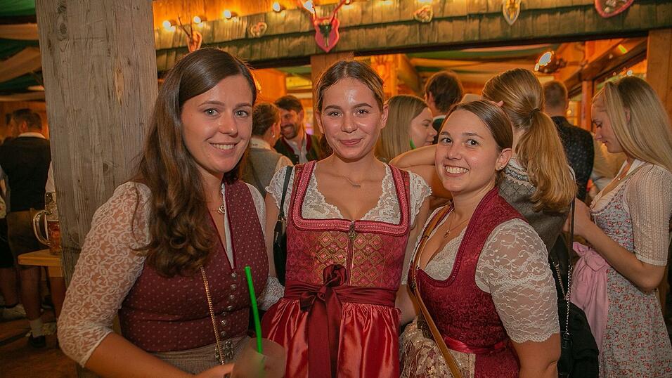 Am Dienstag spielte der Menzl im Festzelt Weckmann auf. Diese Blasmusikfreunde waren mit dabei.