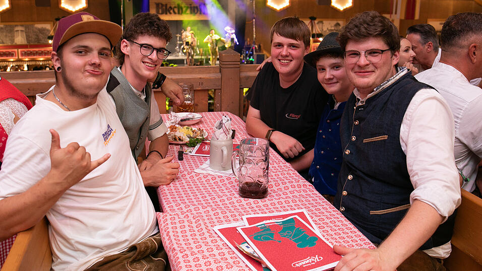 Die Partybilder vom Donnerstag, 14. August, aus dem Festzelt Krönner. Die Partybilder vom Donnerstag, 14. August, aus dem Festzelt Krönner.