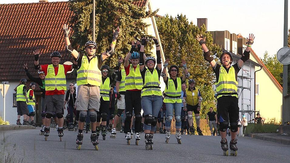 Die Bladenight bereitete den Teilnehmern wieder viel Spaß. Die Bladenight bereitete den Teilnehmern wieder viel Spaß.