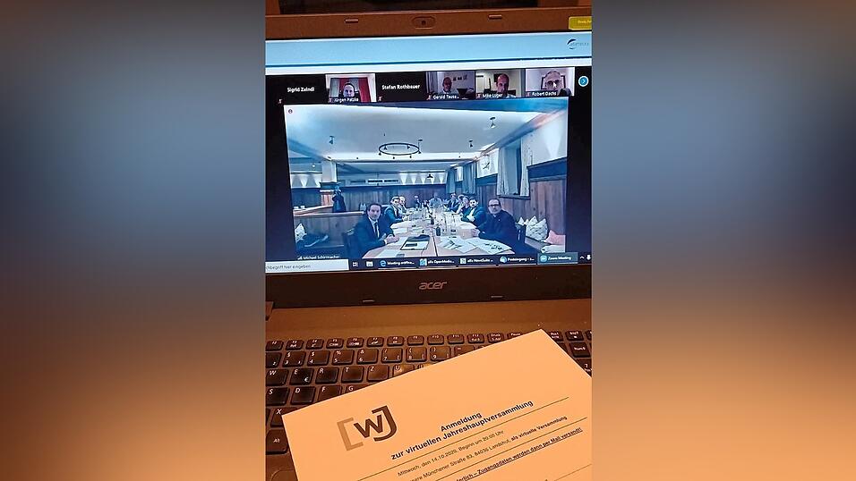 Die Vorstandschaft im 'Zollhaus', die Mitglieder zu Hause am PC: Die Versammlung war heuer virtuell. Die Vorstandschaft im 'Zollhaus', die Mitglieder zu Hause am PC: Die Versammlung war heuer virtuell.