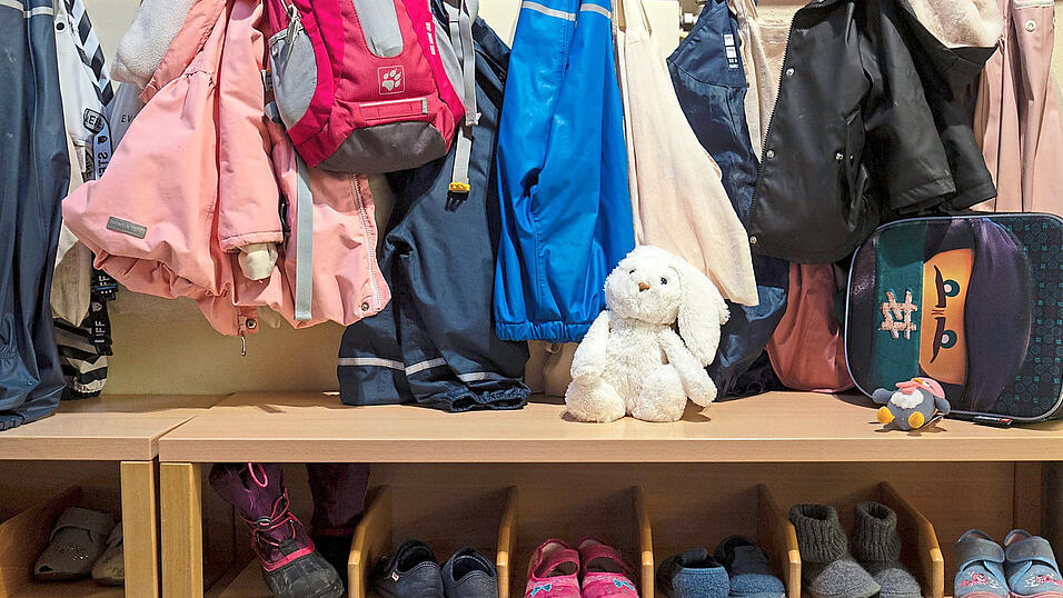 Der Bedarf an Plätzen in Kindergärten und Kitas steigt, gleichzeitig wird es immer schwieriger, qualifiziertes Personal zu finden - doch das ist nicht das einzige Problem vieler Träger. Der Bedarf an Plätzen in Kindergärten und Kitas steigt, gleichzeitig wird es immer schwieriger, qualifiziertes Personal zu finden - doch das ist nicht das einzige Problem vieler Träger.